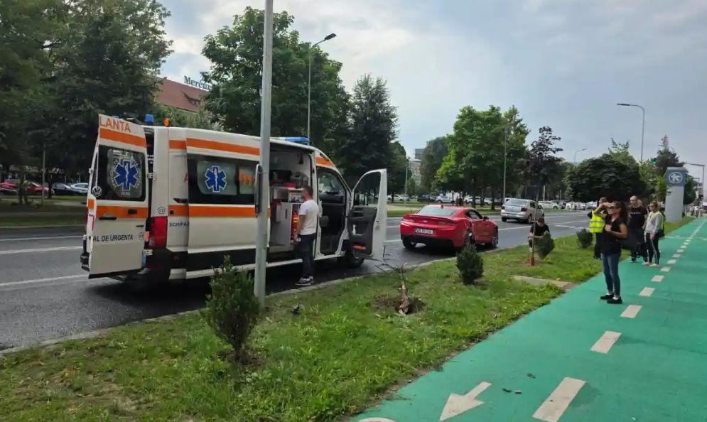 Două femei, spulberate de o maşină în timp ce se aflau pe trotuar, în Alba Iulia