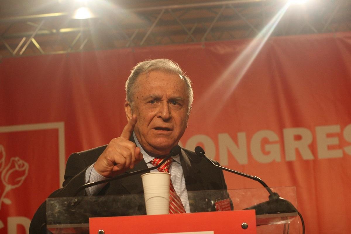 Ion Iliescu, fost preşedinte al României, în faţa congresului PSD