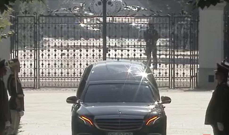 Cortegiul a ajuns la Palatul Cotroeceni. Programul complet al funeraliilor. Cum pot participa cetăţenii simpli