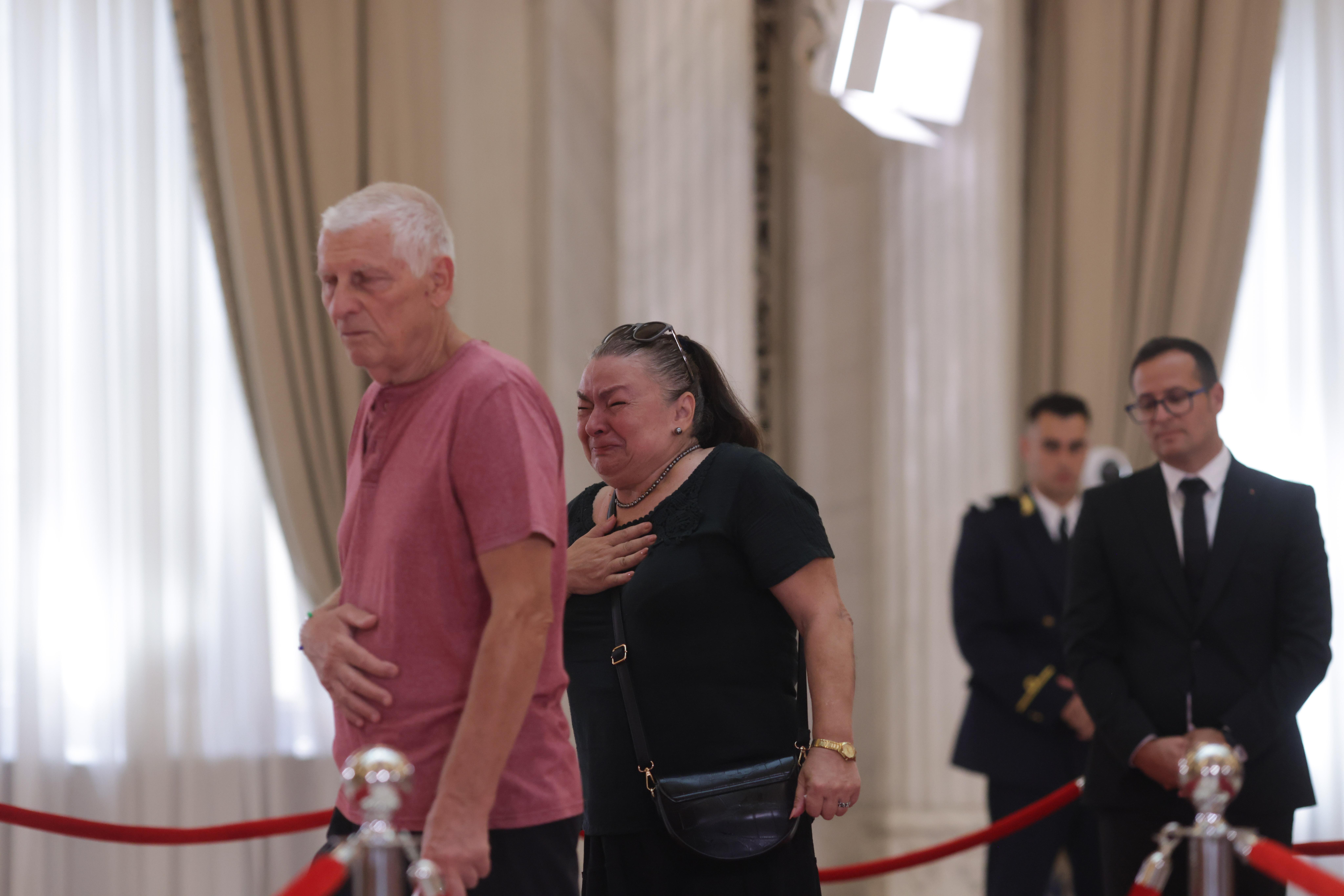 Funeraliile de stat pentru Ion Iliescu. Sub 100 de români s-au dus la sicriul depus la Palatul Cotroceni