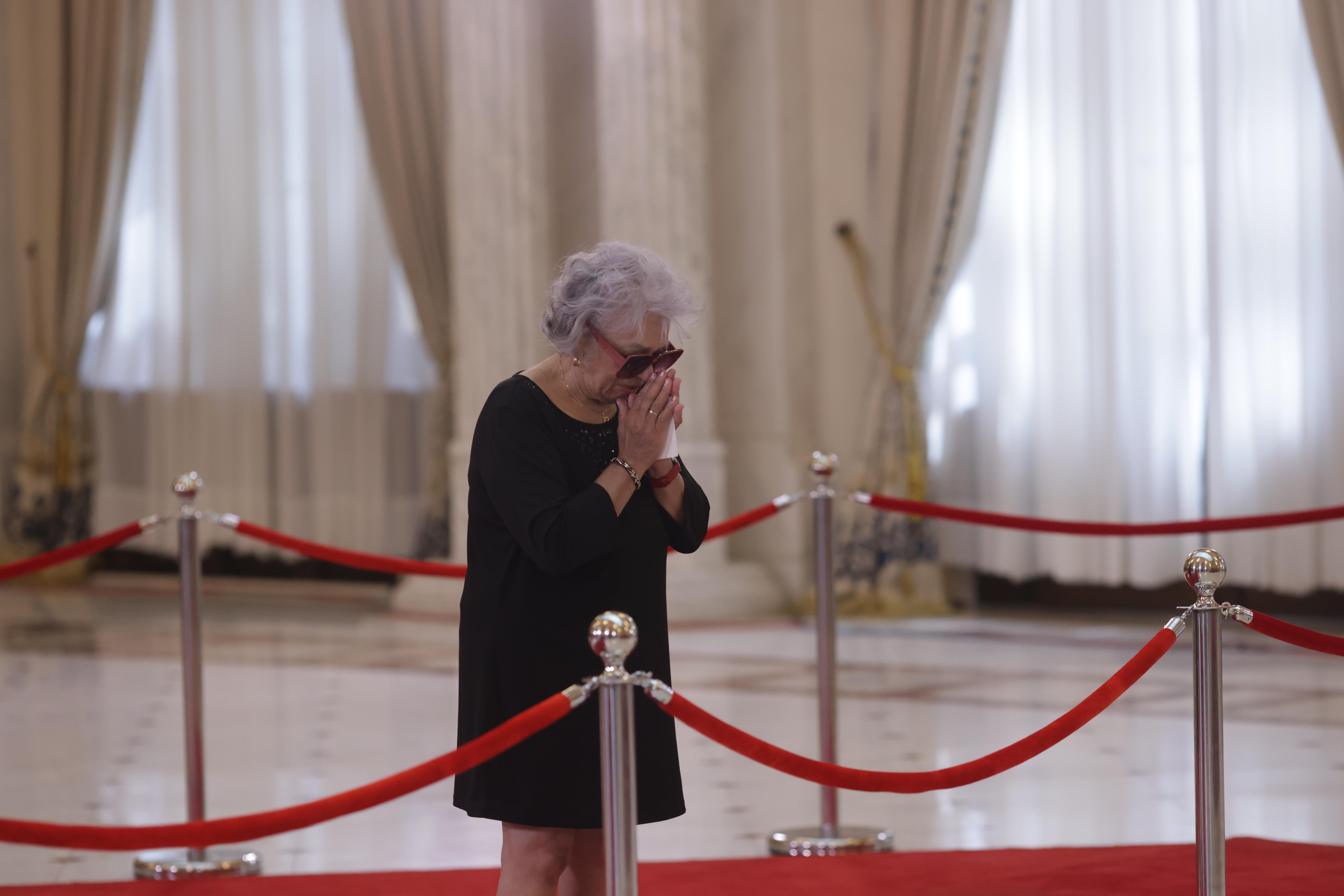 Funeraliile de stat pentru Ion Iliescu. Sub 100 de români s-au dus la sicriul depus la Palatul Cotroceni