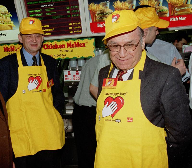 Ion Iliescu, de la revoluție la Cotroceni. Imagini de colecţie din viața primului președinte post-decembrist