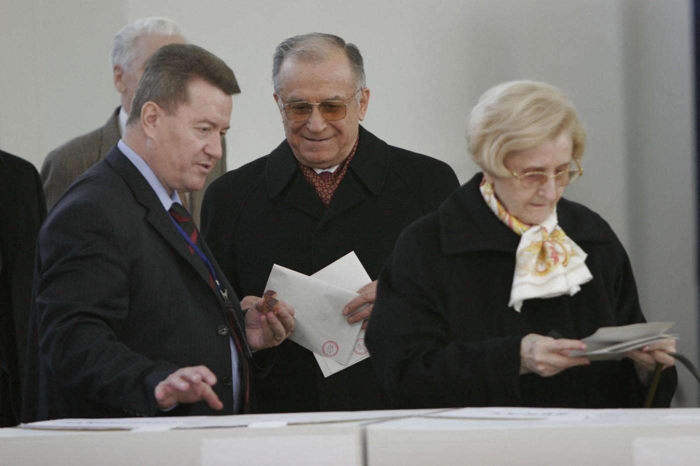 Ion Iliescu, de la revoluție la Cotroceni. Imagini de colecţie din viața primului președinte post-decembrist