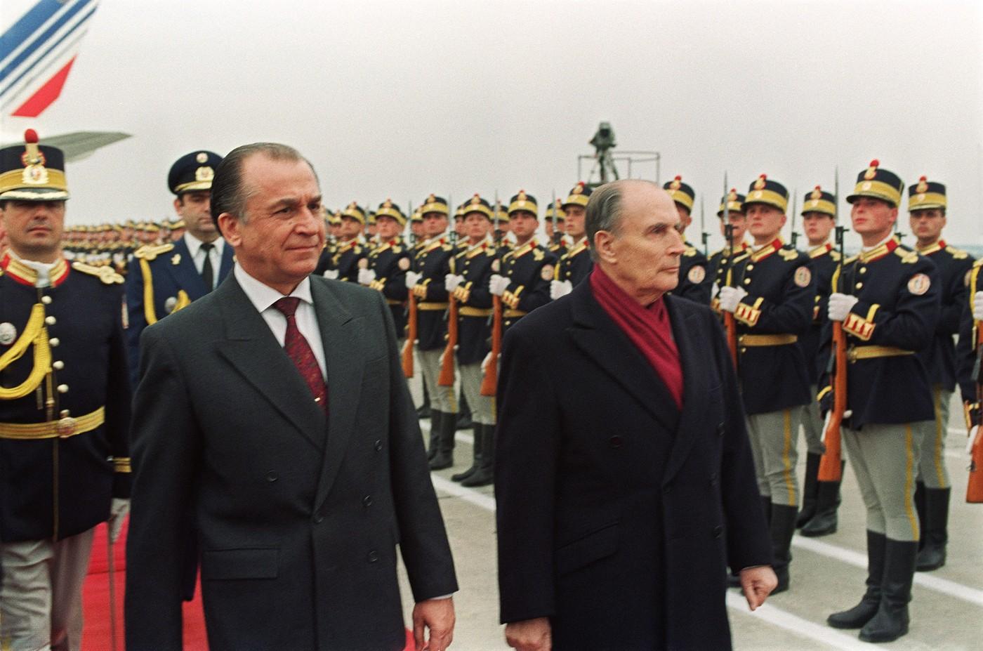 Ion Iliescu, de la revoluție la Cotroceni. Imagini de colecţie din viața primului președinte post-decembrist