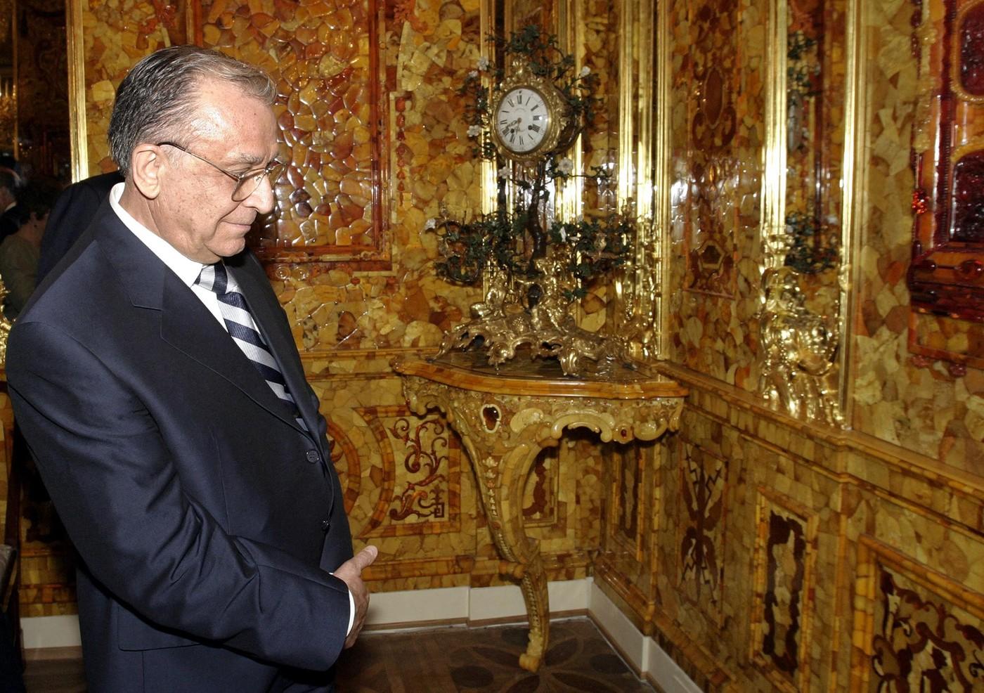 Ion Iliescu, de la revoluție la Cotroceni. Imagini de colecţie din viața primului președinte post-decembrist