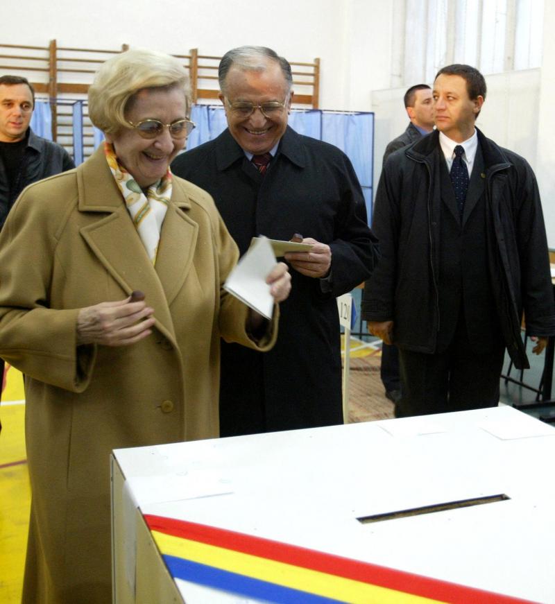 Ion Iliescu, de la revoluție la Cotroceni. Imagini de colecţie din viața primului președinte post-decembrist