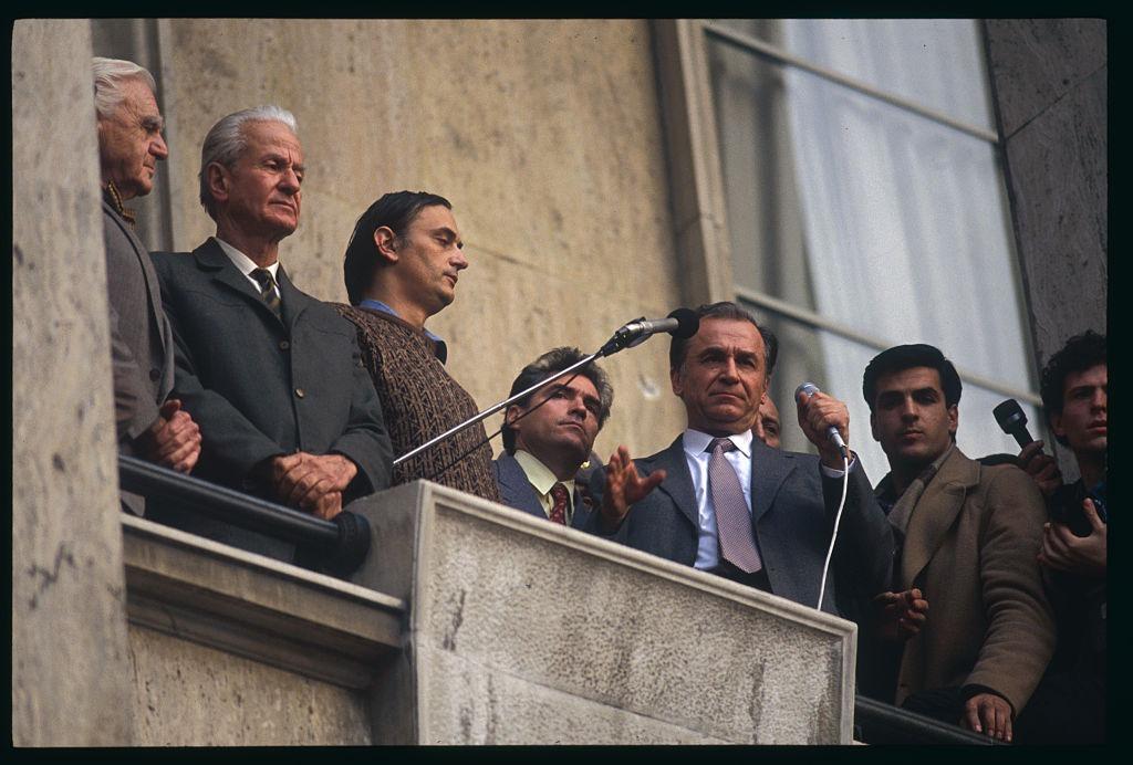 Ion Iliescu, de la revoluție la Cotroceni. Imagini de colecţie din viața primului președinte post-decembrist