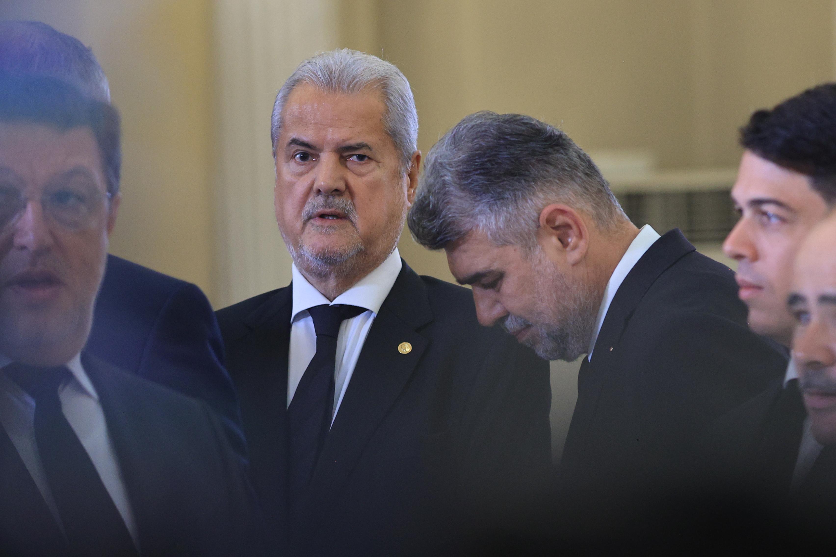 Dăncilă, Năstase, Văcăroiu și Stolojan, în același cadru la Cotroceni, la funeraliile lui Ion Iliescu