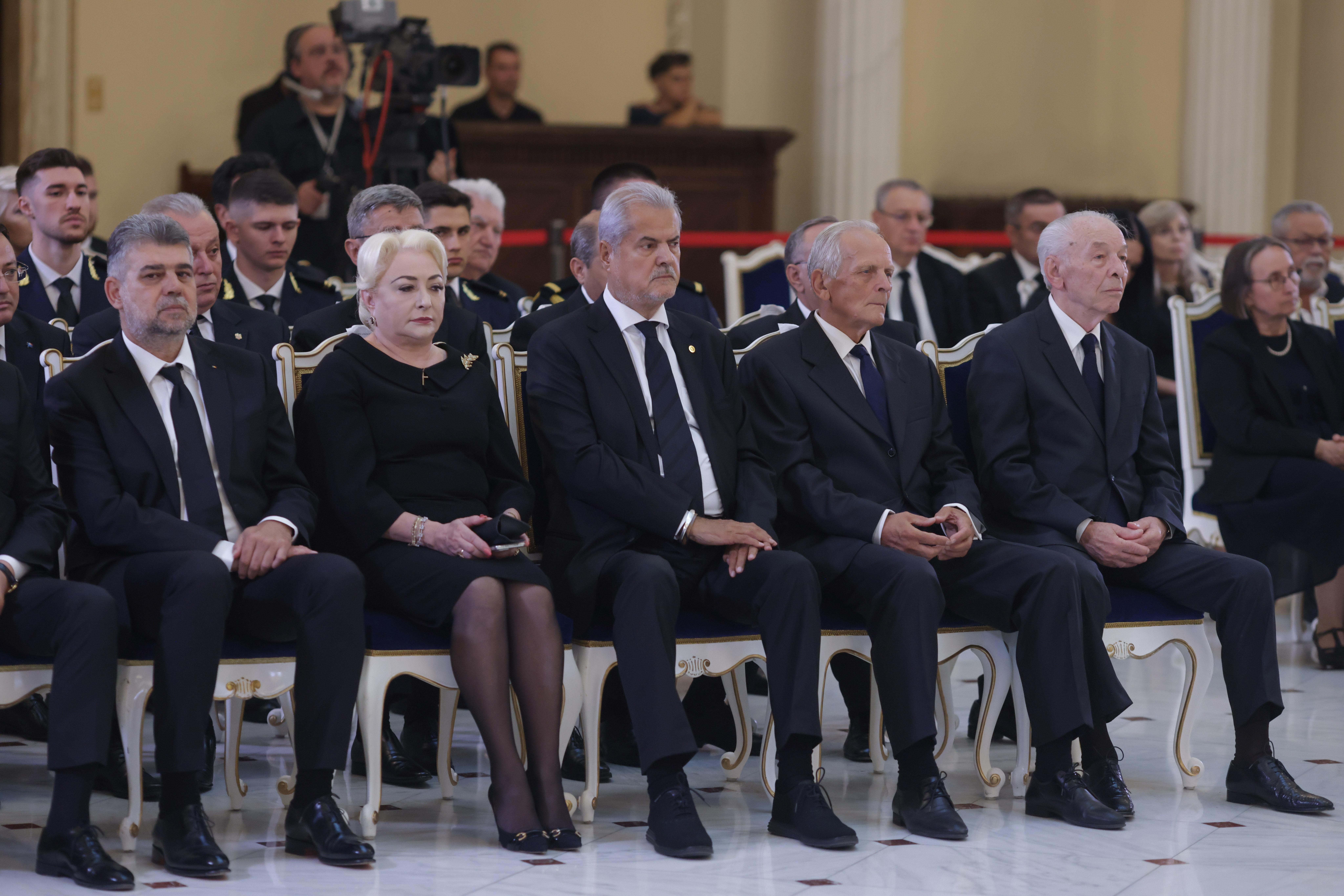 Dăncilă, Năstase, Văcăroiu și Stolojan, în același cadru la Cotroceni, la funeraliile lui Ion Iliescu