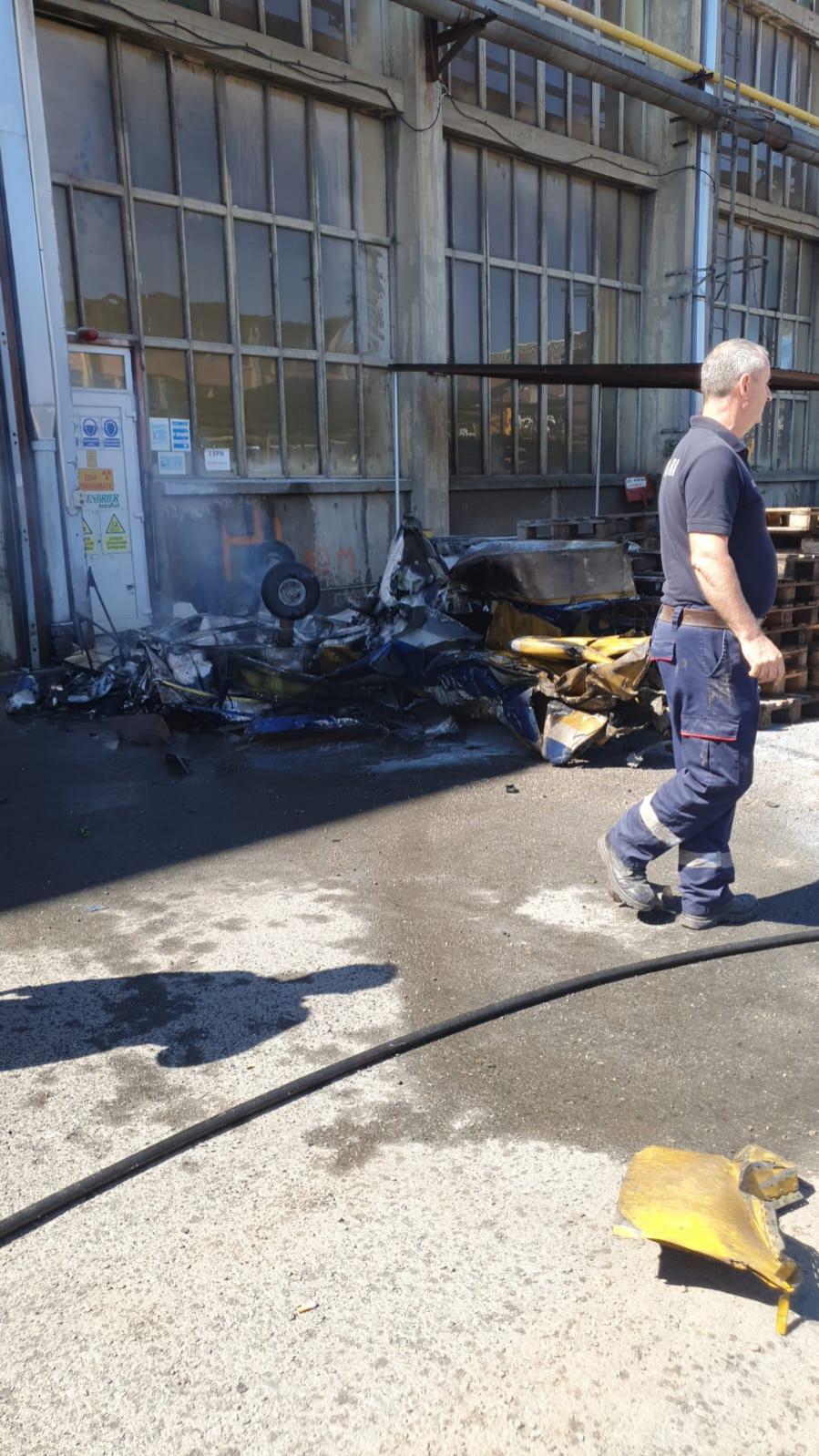 Un avion de mici dimensiuni s-a prăbușit în curtea firmei Astra Vagoane, în Arad