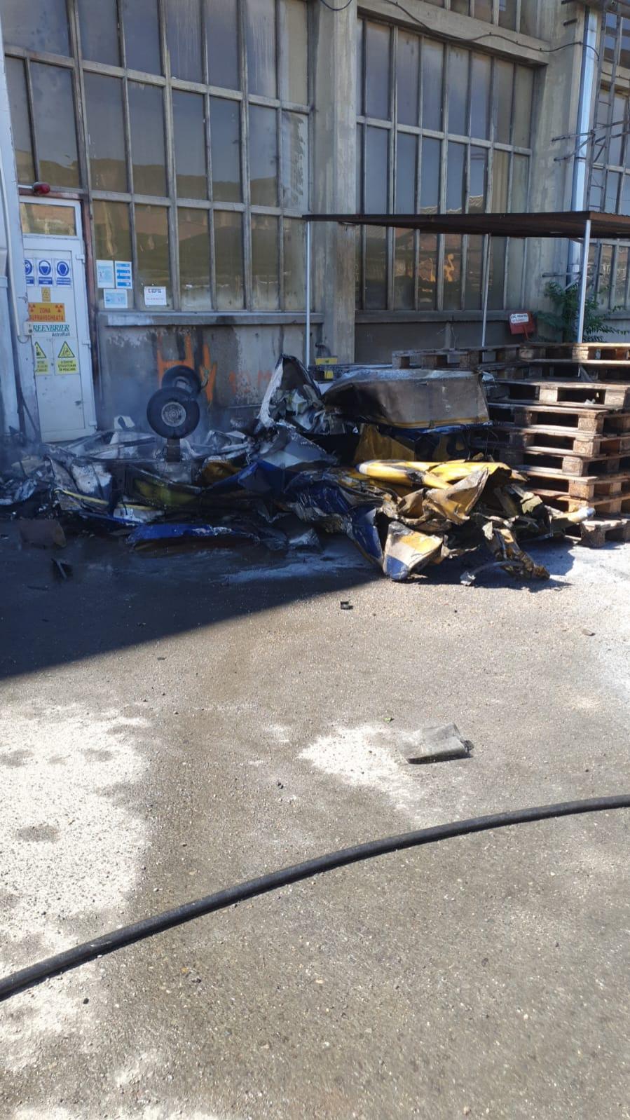 Un avion de mici dimensiuni s-a prăbușit în curtea firmei Astra Vagoane, în Arad