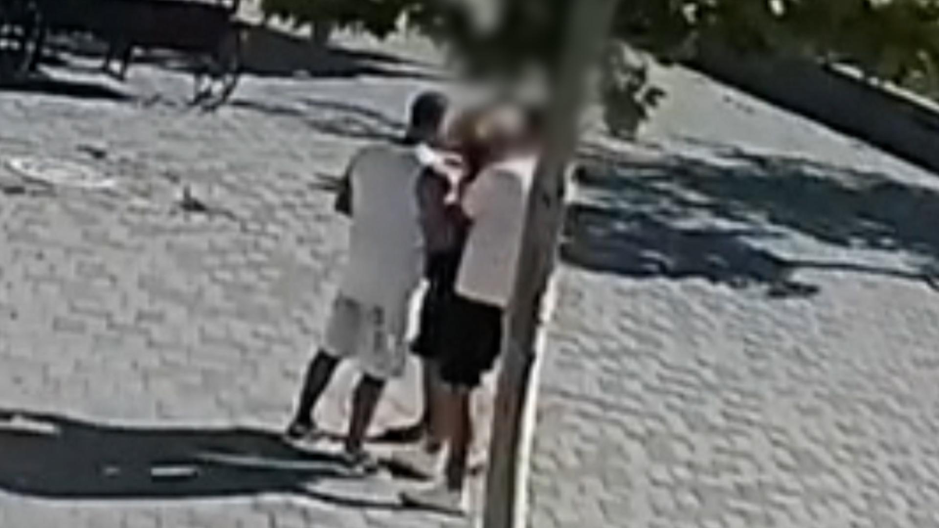 Momentul atacului din Cernavodă, surprins de camere: Fiul victimei a asistat neputincios la înjunghiere