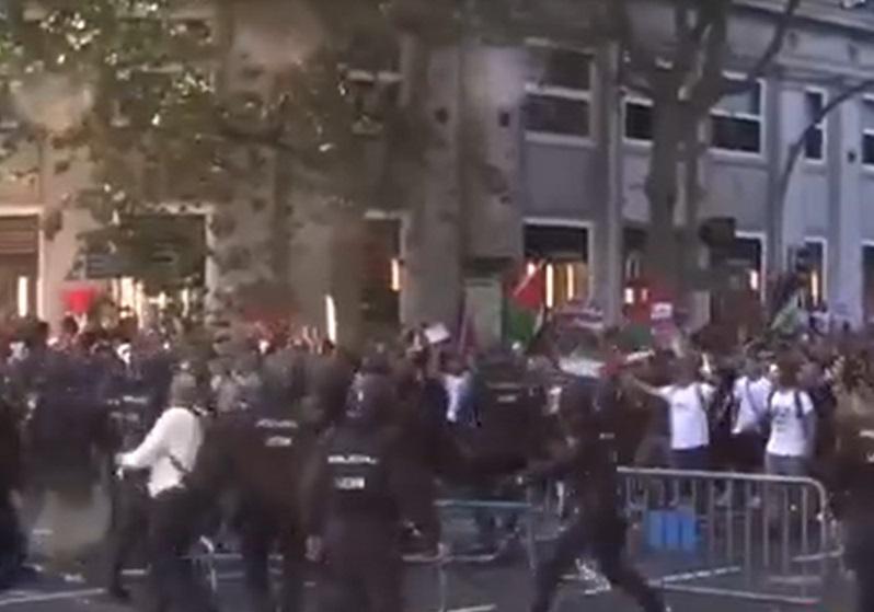 Ultima etapă din Turul Spaniei, oprită: mii de manifestanţi pro-palestinieni au pătruns pe traseu