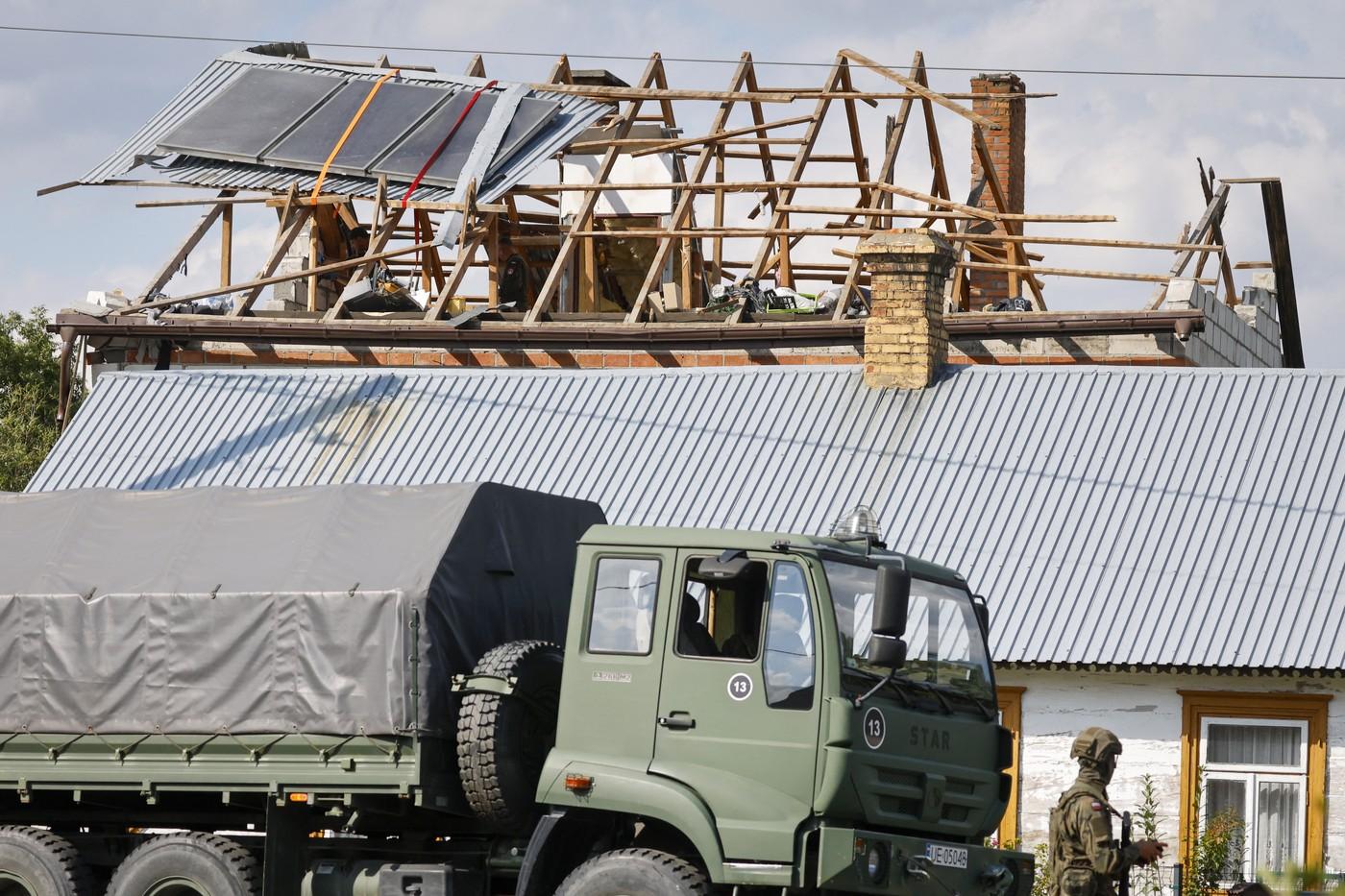 O rachetă lansată de pe un F-16 a lovit acoperișul casei avariate în timpul incursiunii dronelor rusești