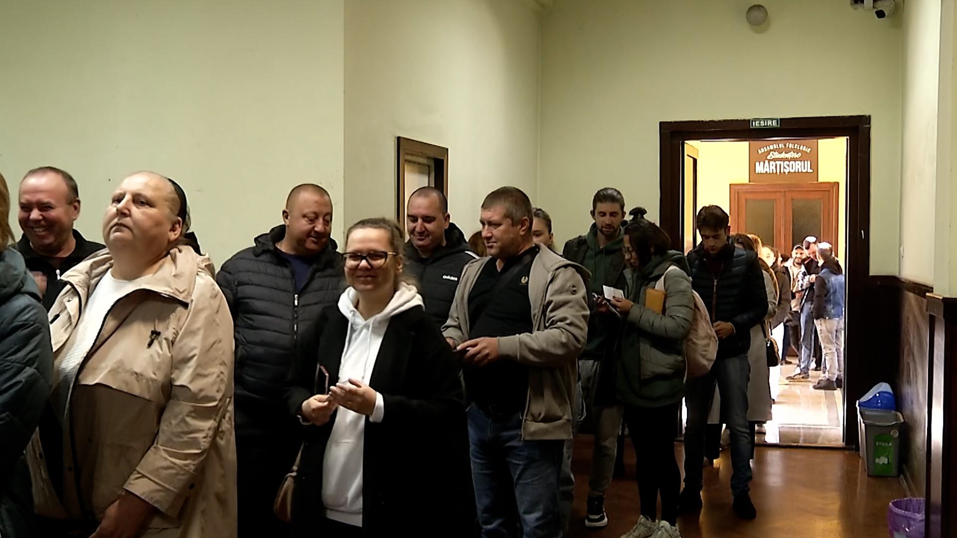 13 basarabeni, surprinşi în Iaşi în timp ce suna cetăţeni moldoveni pentru a-i face să voteze cu Igor Dodon