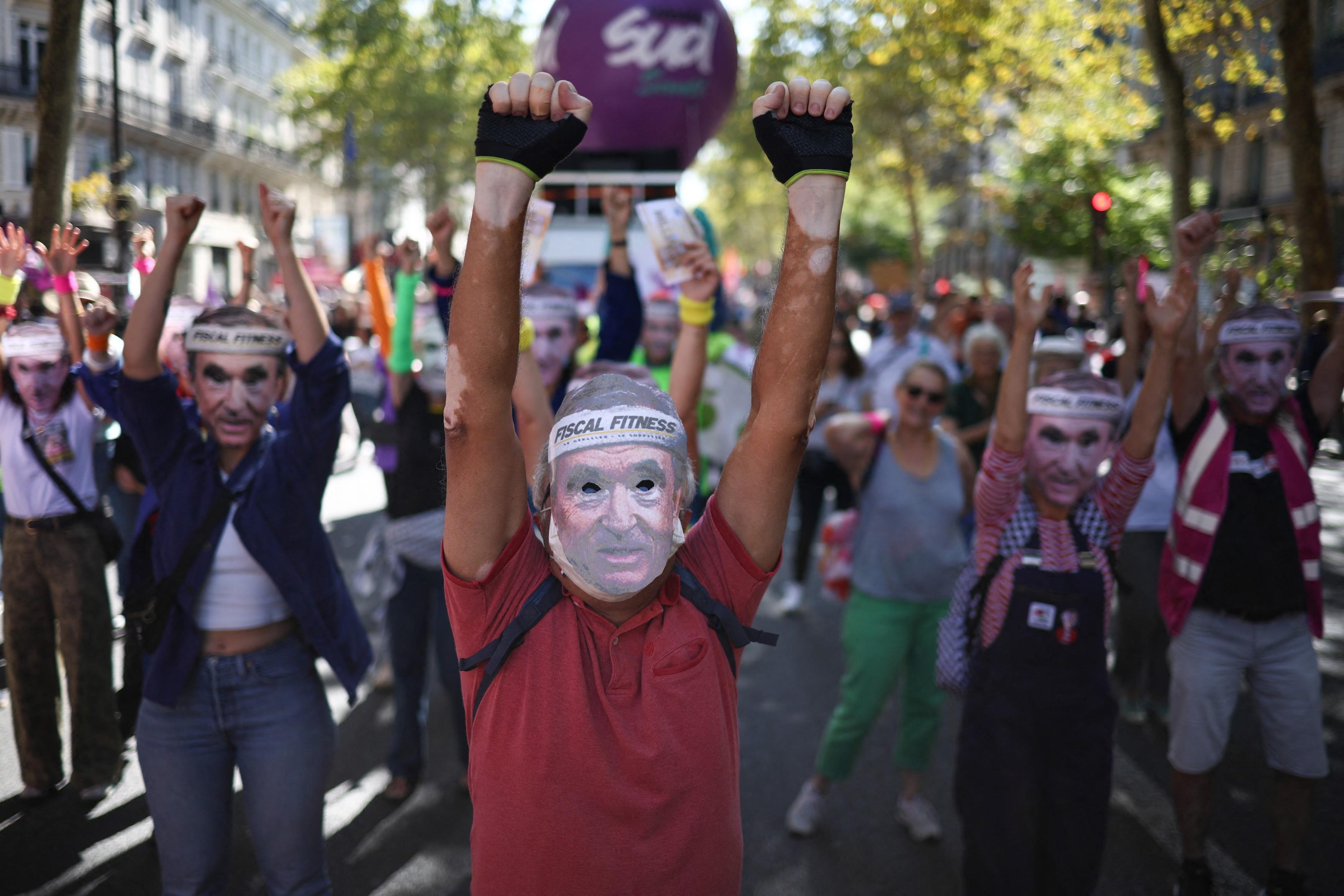Franța, paralizată de un protest masiv: sute de mii de oameni în stradă, peste 120 de arestări