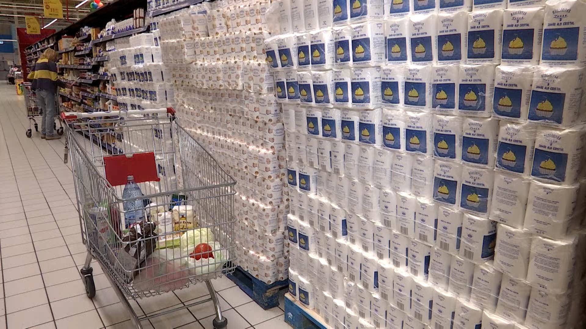 Marile magazine i-au spus lui Bolojan că nu sunt de acord cu intervenţia statului în economie