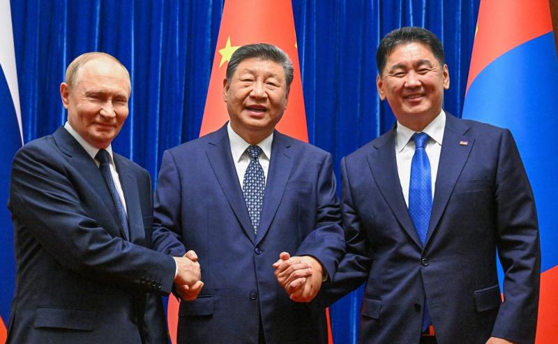 Prietenii "dragi" Putin şi Xi, la plimbare şi la ceai. Acordul major semnat de Rusia şi China Prietenii "dragi" Putin şi Xi, la plimbare şi la ceai. Acordul major semnat de Rusia şi China