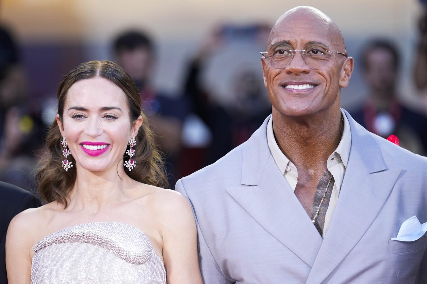 "Ce se întâmplă cu The Rock?". Transformarea lui Dwayne Johnson a surprins pe toată lumea la Veneţia