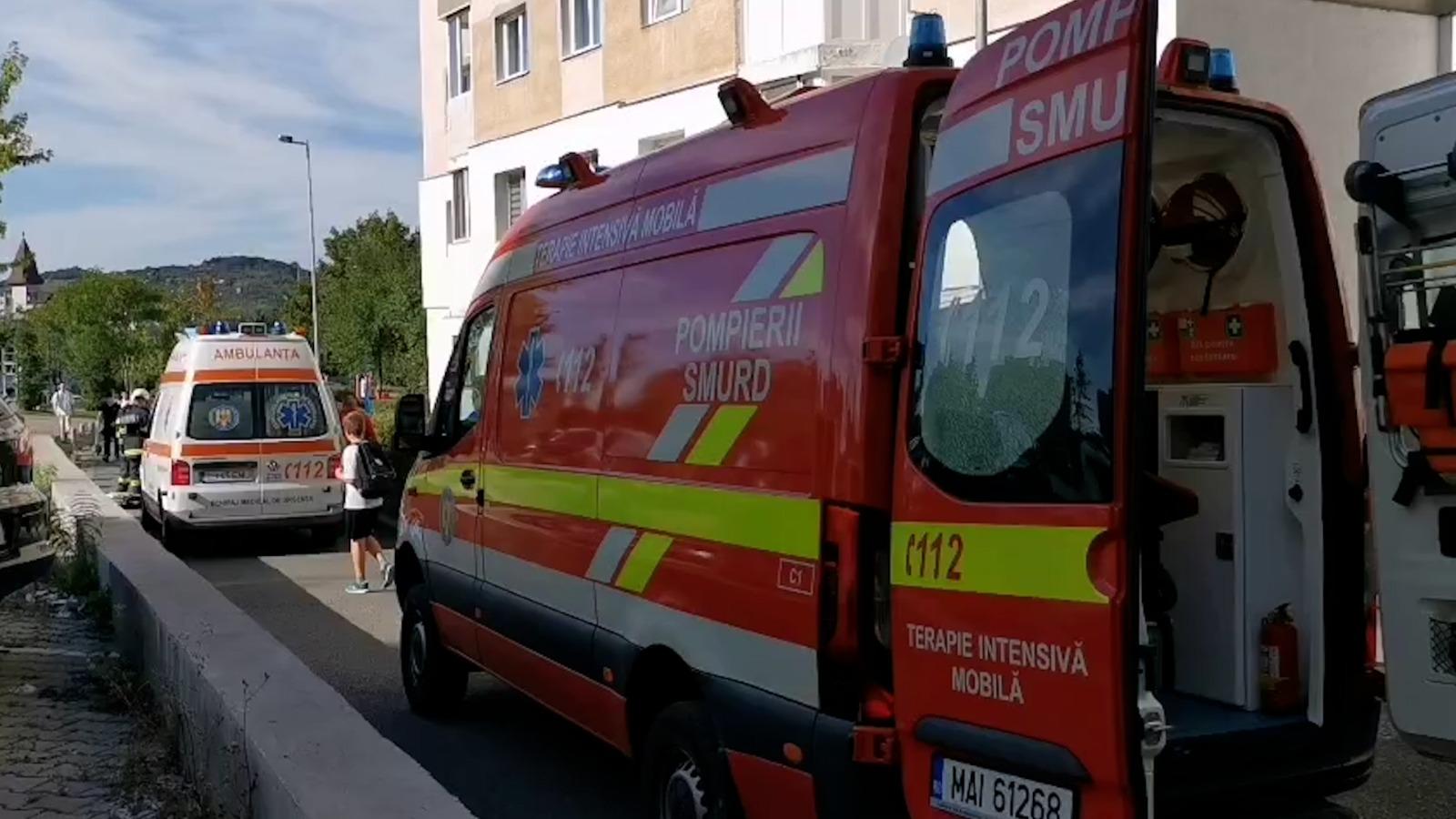 Un bărbat de 37 de ani a căzut de la etajul 9 al unui bloc din Cluj. Martorii spun că s-ar fi aruncat