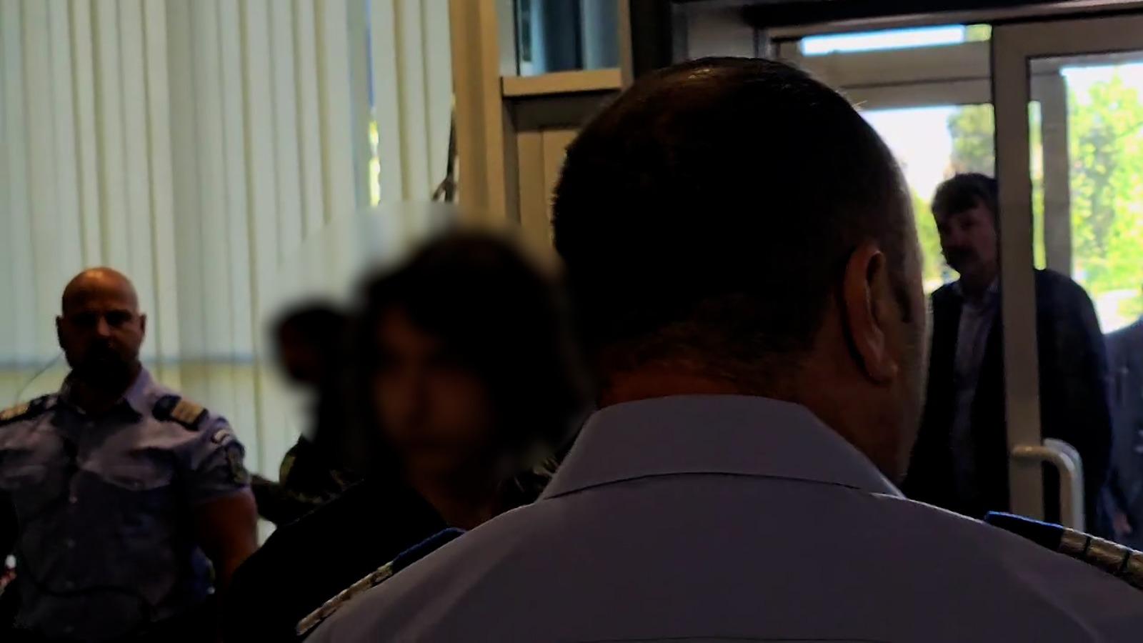 Liceanul acuzat că a ameninţat sute de şcoli şi spitale din România, arestat