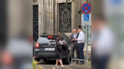 Maşina cu care George Simion s-a deplasat la Timişoara, parcată pe un loc destinat persoanelor cu handicap