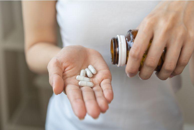 (P) Tu cum iei pastilele? Studiul Spring Farma arata cele mai frecvente greseli. La ce trebuie sa fim atenti