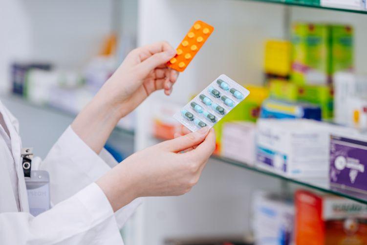 (P) Tu cum iei pastilele? Studiul Spring Farma arata cele mai frecvente greseli. La ce trebuie sa fim atenti