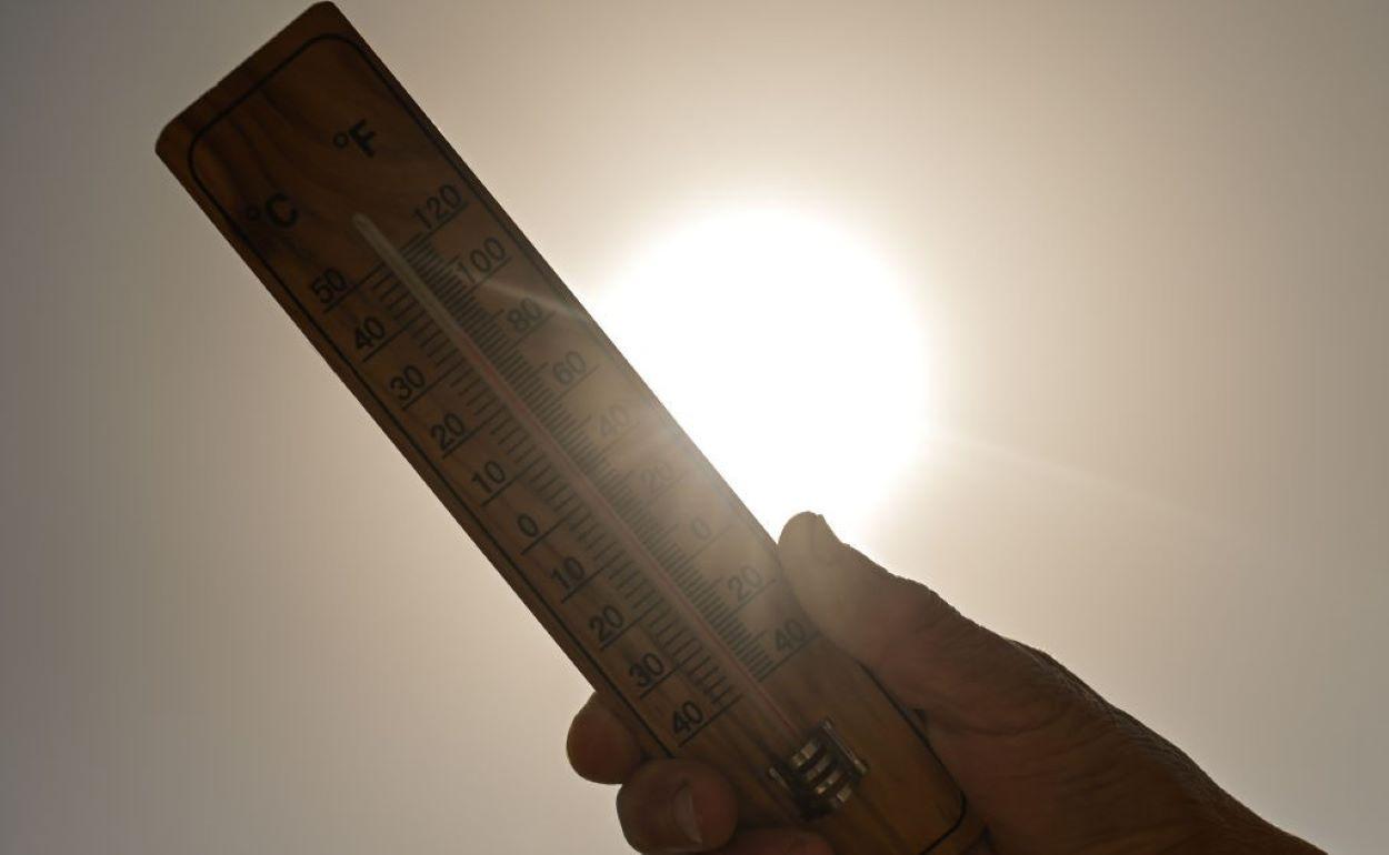 19 judeţe şi Capitala intră de la ora 12.00 sub cod galben de caniculă. Căldură extremă până la noapte