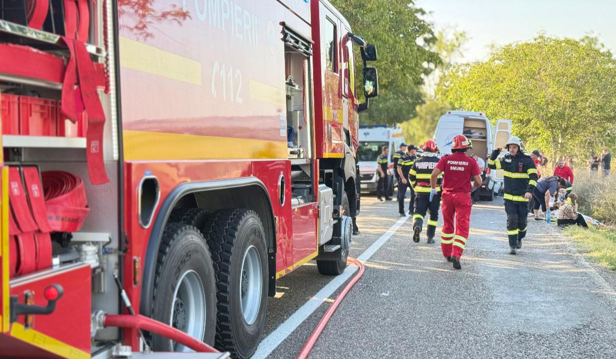 Doi morţi şi 8 răniţi în urma uni accident între un microbuz şi un autoturism produs în judeţul Botoşani