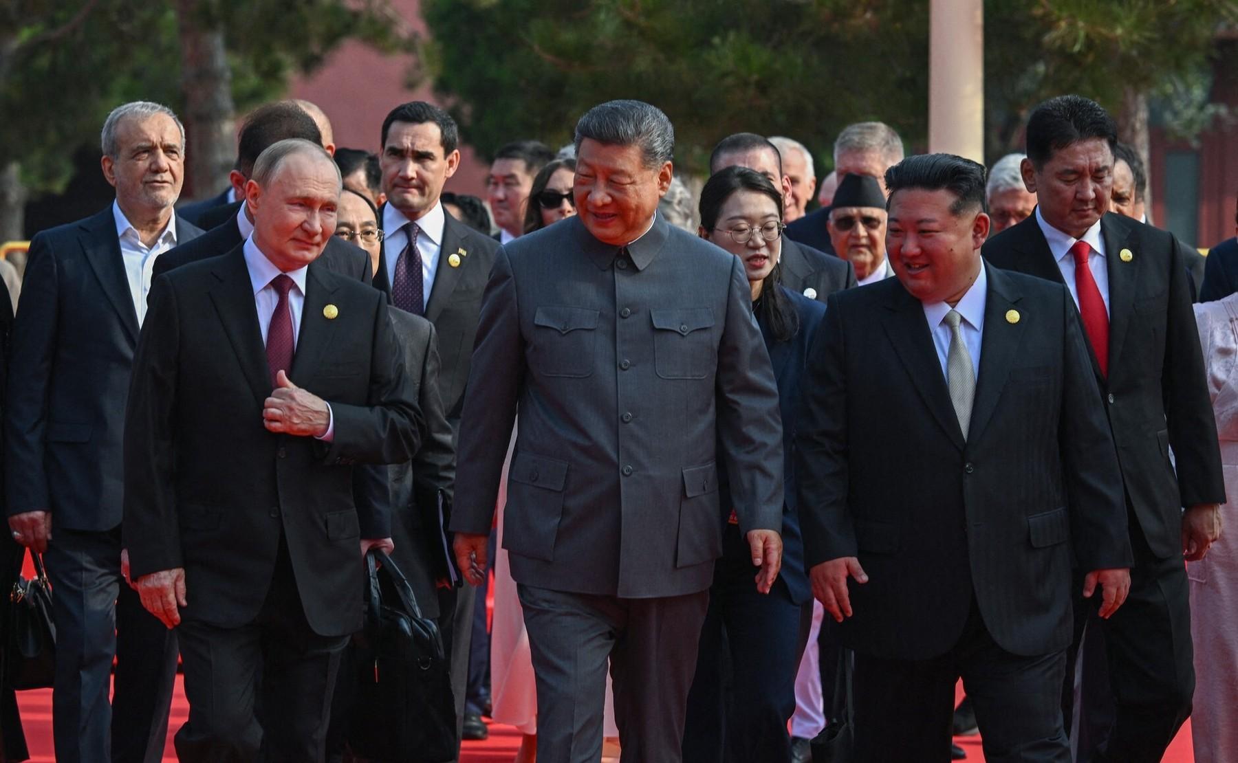 Xi, Putin și Kim, mesaj sfidător pentru Occident: Omenirea are de ales între pace și război