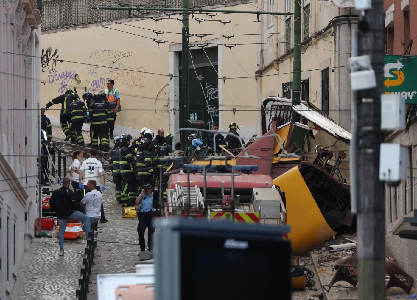 15 morţi şi 18 răniţi în Lisabona. Faimosul funicular Gloria a deraiat și s-a izbit de o clădire