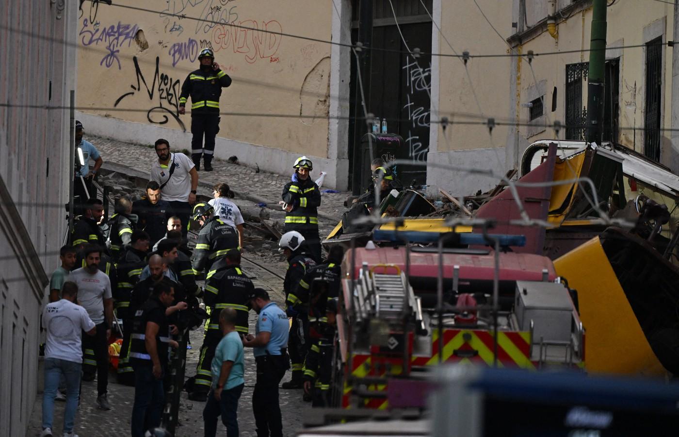 15 morţi şi 18 răniţi în Lisabona. Faimosul funicular Gloria a deraiat și s-a izbit de o clădire