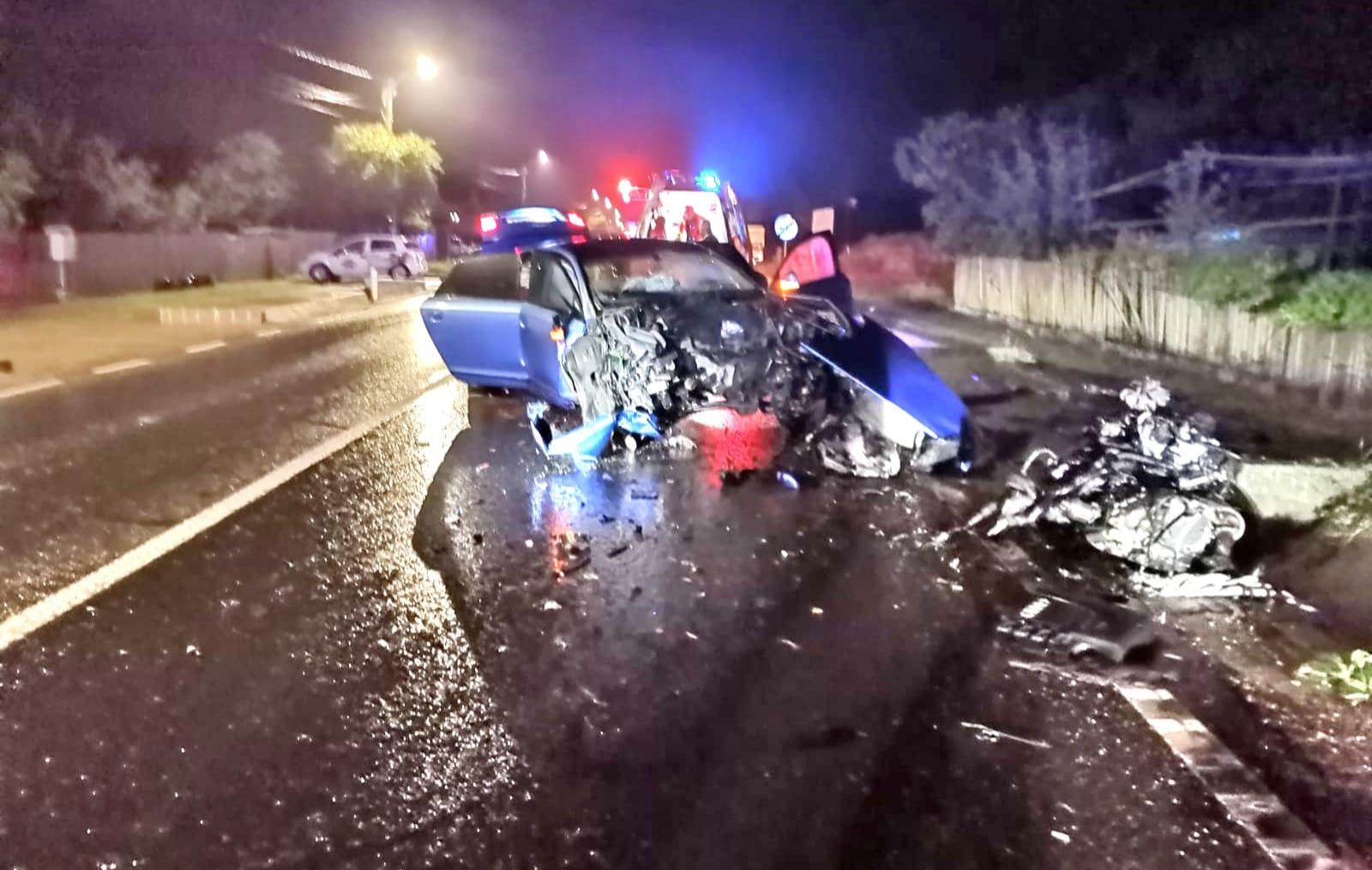 Un tânăr din Botoșani, la un pas de moarte după ce a intrat cu mașina într-un cap de pod