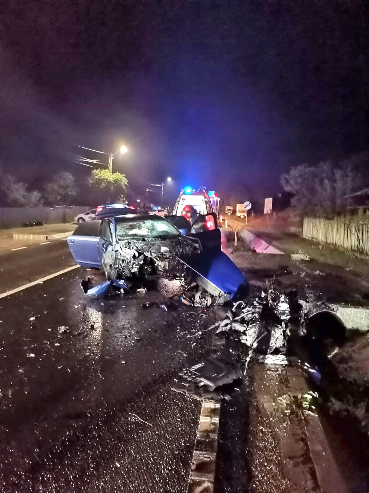 Un tânăr din Botoșani, la un pas de moarte după ce a intrat cu mașina într-un cap de pod