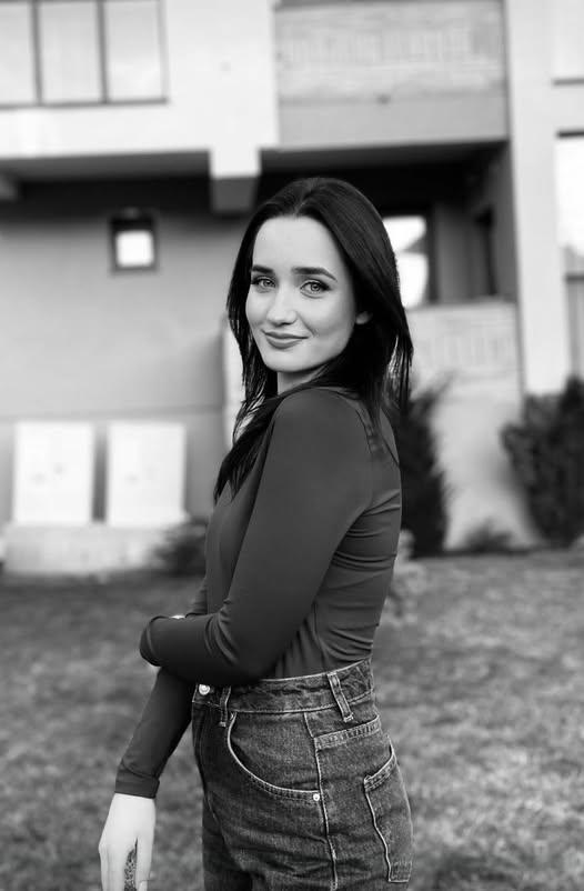 La două săptămâni după ce și-a pierdut mama și sora într-un accident, Amalia le-a urmat în ceruri