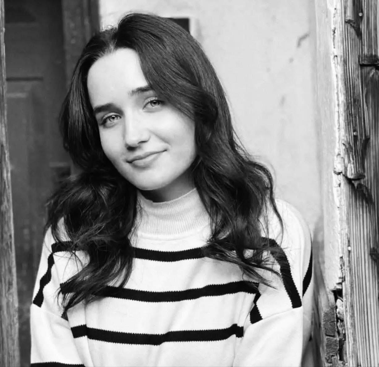 La două săptămâni după ce și-a pierdut mama și sora într-un accident, Amalia le-a urmat în ceruri