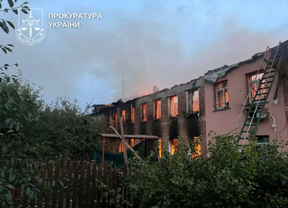 O familie cu doi copii, ucisă de o dronă rusească în regiunea Sumî. Mama era însărcinată cu gemeni