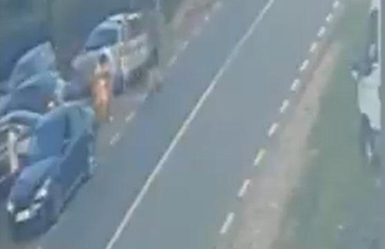 Tânăr din Băcau, reţinut după ce a comis 5 infracţiuni în câteva ore. Totul a pornit de la un accident