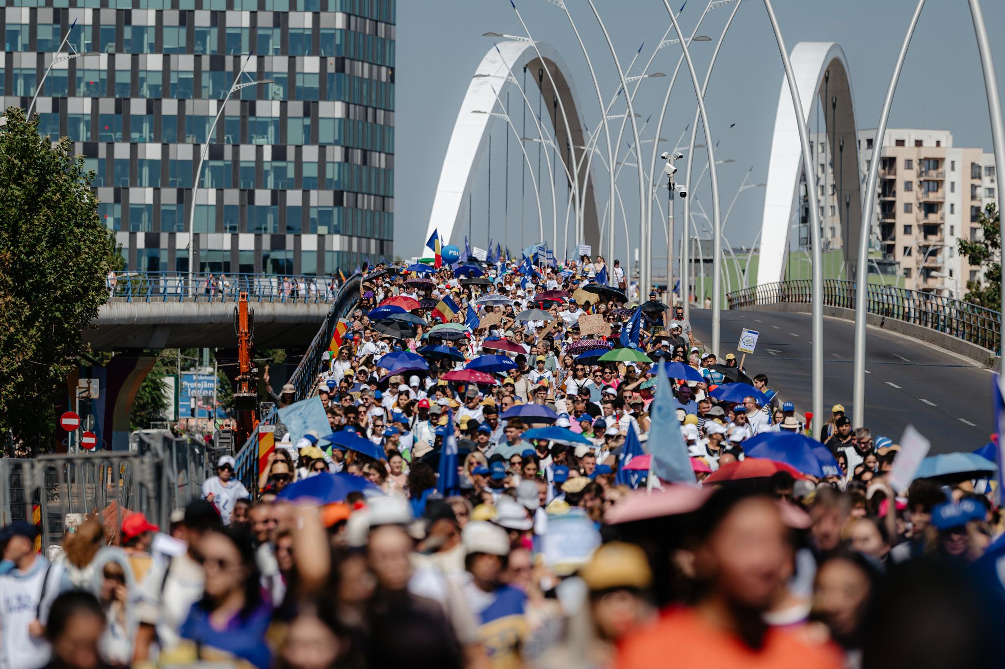 Filmul protestelor din prima zi de școală. Mii de profesori, la Cotroceni. Cu ce au ieșit de la discuții