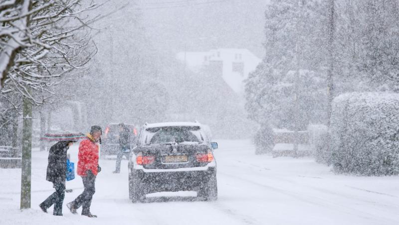 Informare meteo de v&acirc;nt, lapoviță, ninsoare, polei &icirc;n &icirc;ntreaga ţară. Cod galben de viscol la munte