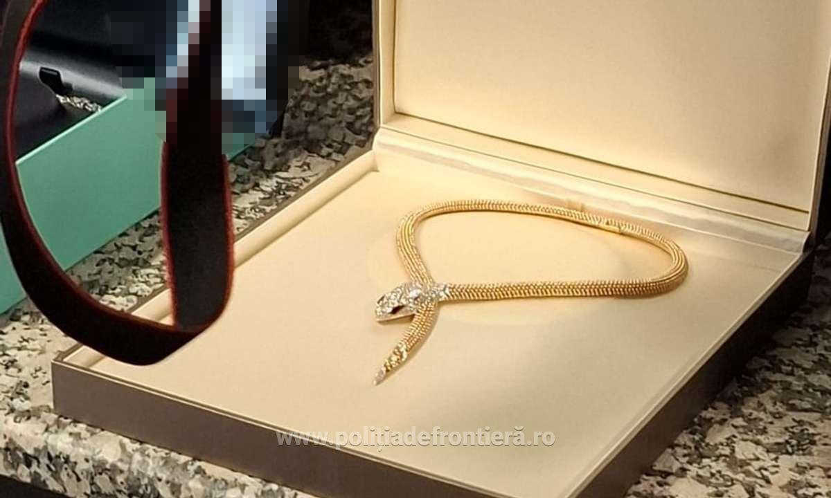 Două românce venite din Dubai, prinse pe Otopeni cu bijuterii, ceasuri și bani, în valoare de 3 milioane €