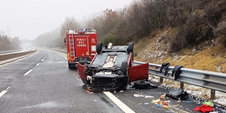 O româncă de 36 de ani a murit sub ochii fiicei sale într-un accident în Italia. Sidonia nu a avut nicio şansă