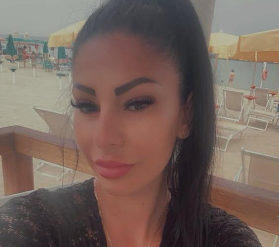 O româncă de 36 de ani a murit sub ochii fiicei sale într-un accident în Italia. Sidonia nu a avut nicio şansă