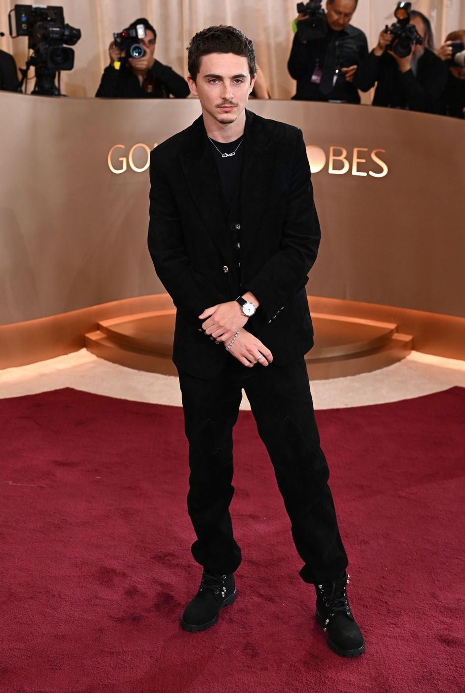 Timothee Chalamet a atras toate privirile într-un costum negru, accesorizat cu bocanci