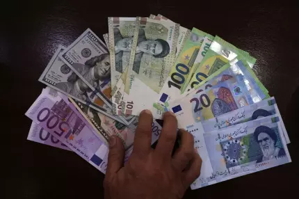 Cum s-a prăbuşit moneda iraniană la aproape zero faţă de dolar. E de 20.000 de ori mai slabă ca la revoluţie