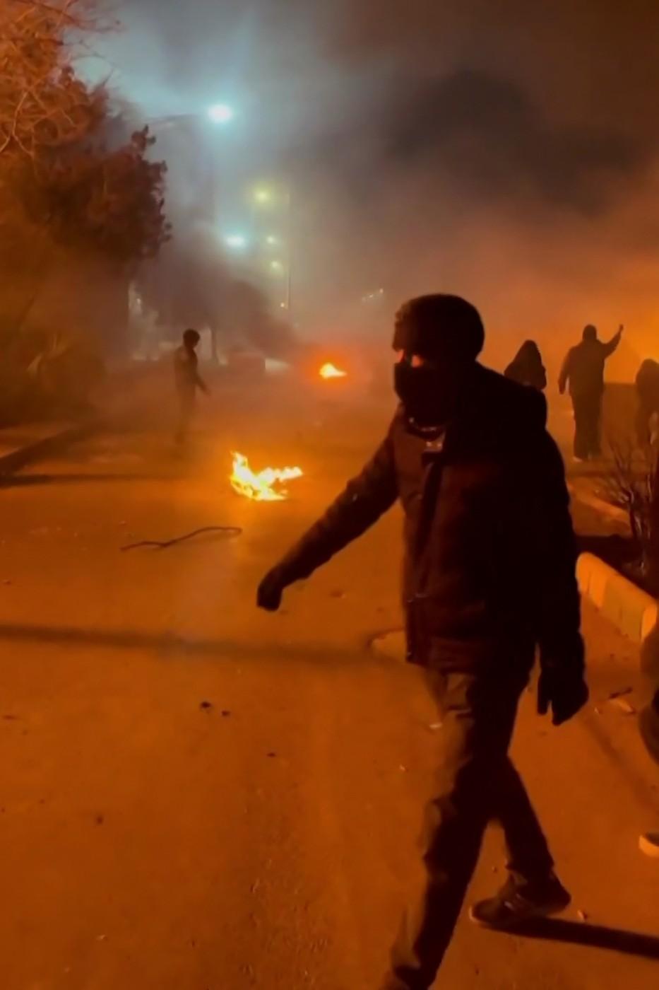 2.000 de morți la protestele din Iran. Imagini tulburătoare cu saci cu cadavre la o morgă improvizată