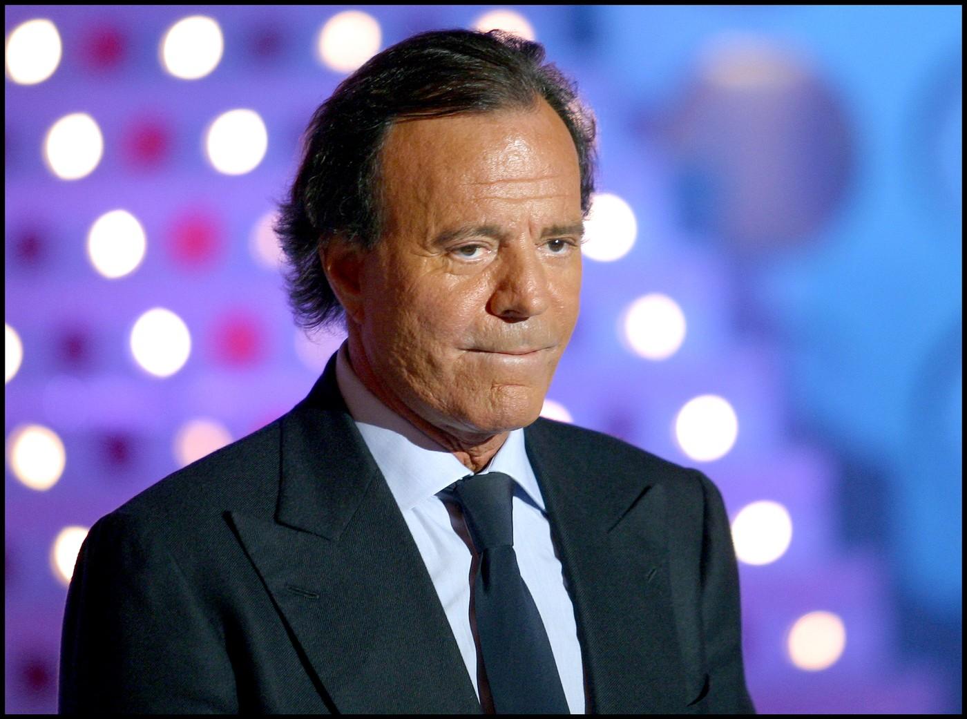 Julio Iglesias acuzat de agresiune sexuală de către două foste angajate: Se întâmpla aproape în fiecare seară Imagine:	julio iglesias.jpg