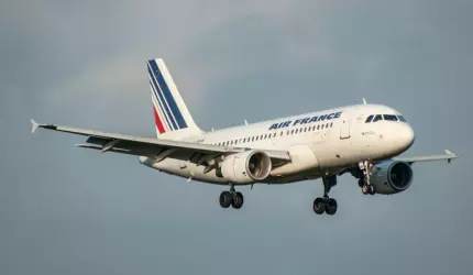 Sute de pasageri ai unui avion, blocaţi în "cel mai ciudat oraş din lume". Nimeni nu mai ştie nimic de ei