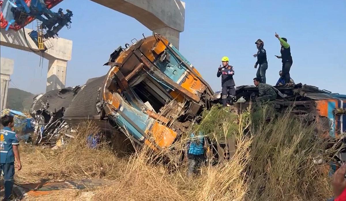 Tragedie în Thailanda: 22 de morţi după ce o macara s-a prăbuşit